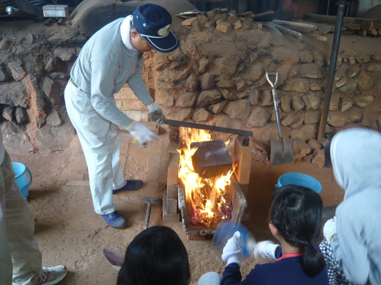 日本で「唯一」の研磨炭職人による炭焼き「炭焼き体験」
